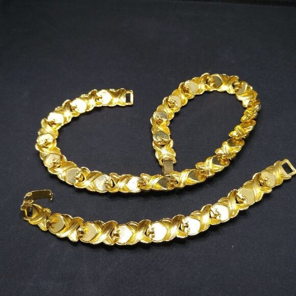 Vintage Gold Plated Necklace Bracelet Set, White Faux Pearl Cabochons, 1980s - Picture 6 of 6